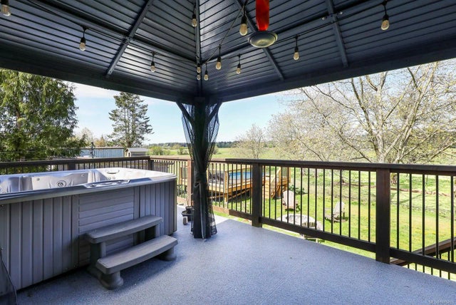 4 of 37 - 5252 Headquarters Rd, Courtenay, BC