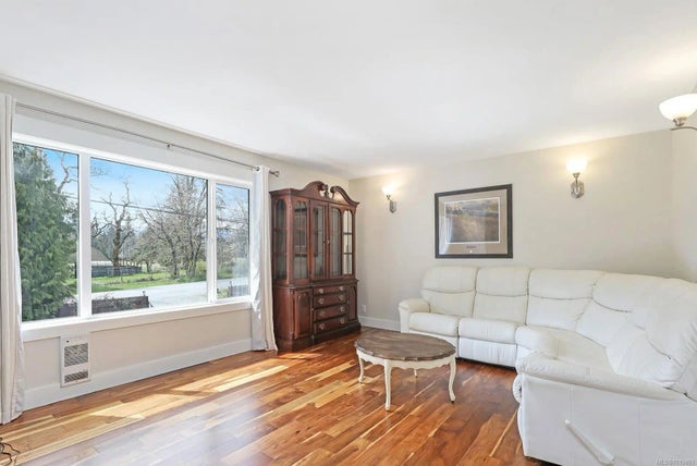 5 of 37 - 5252 Headquarters Rd, Courtenay, BC