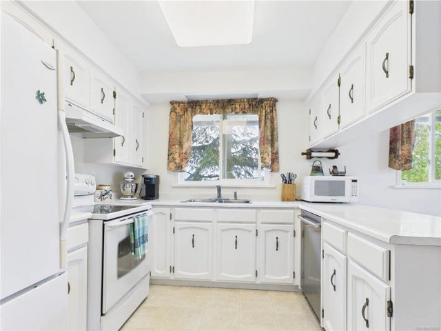 4 of 52 - 1920 Mills Rd, North Saanich, BC