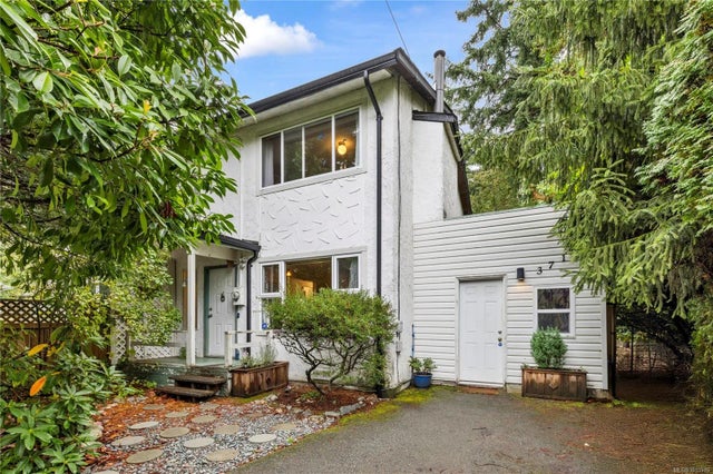 1 of 27 - 3711 Long Lake Terr, Nanaimo, BC