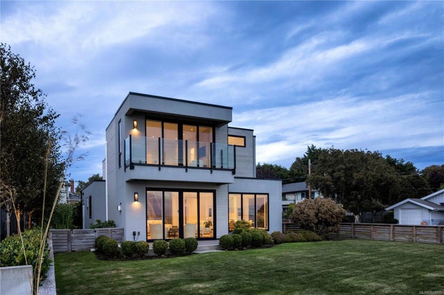 2 of 48 - 430 St. Patrick St, Oak Bay, BC