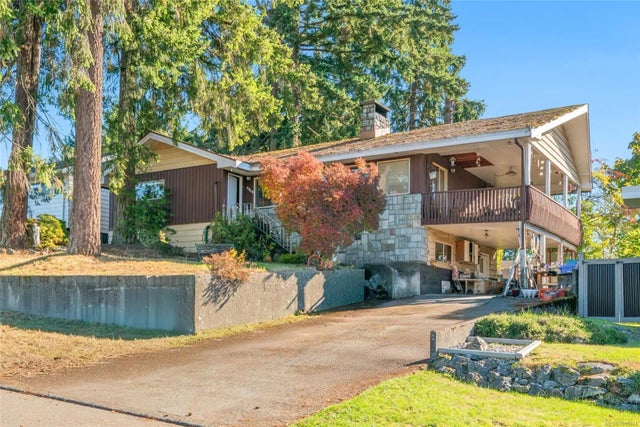 1 of 17 - 3868 Glenside Rd, Port Alberni, BC