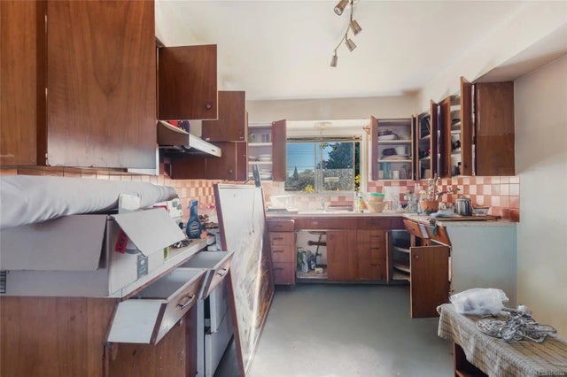 3 of 17 - 3868 Glenside Rd, Port Alberni, BC