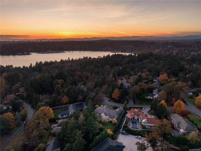 4 of 50 - 3721 Arbutus Ridge, Saanich, BC