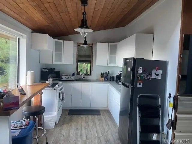4 of 17 - 901 Isabella Point Rd, Salt Spring, BC