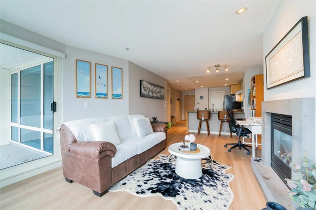 2 of 53 - 38 Front St 208, Nanaimo, BC