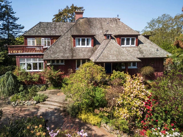 4 of 71 - 934a Foul Bay Rd, Oak Bay, BC