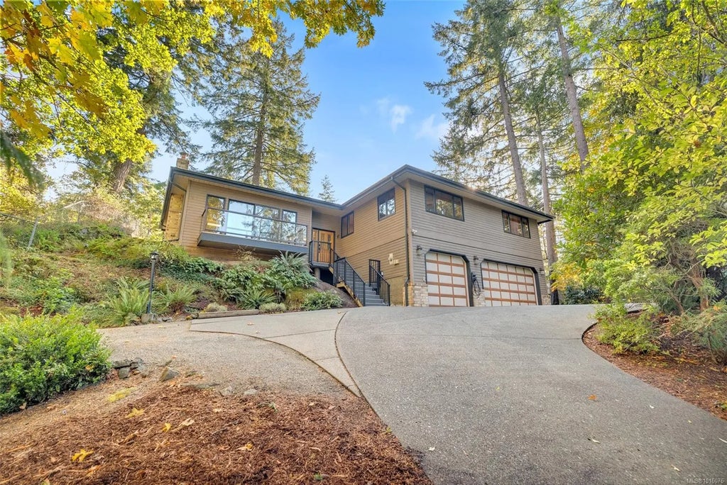 6758 Amwell Dr, Central Saanich