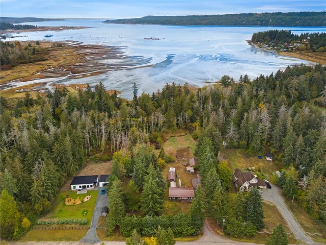 2 of 37 - 372 Bates Dr, Fanny Bay, BC