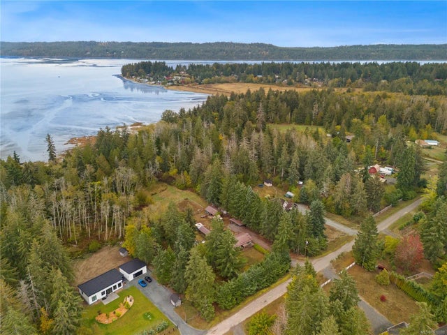 3 of 37 - 372 Bates Dr, Fanny Bay, BC