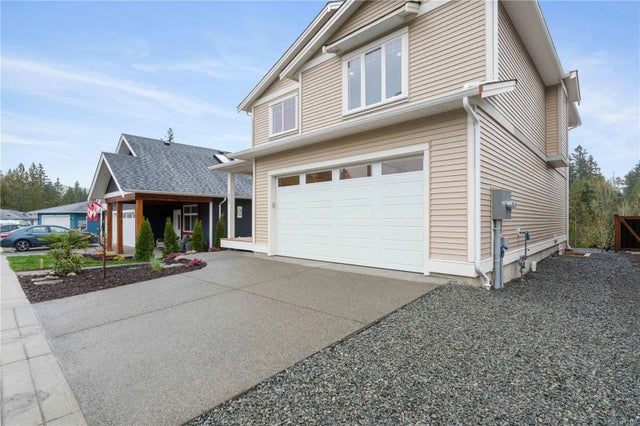 3 of 43 - 1037 Rozzano Pl, Ladysmith, BC