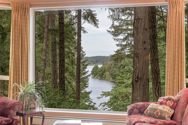 3293 Mcguire Way, Ladysmith
