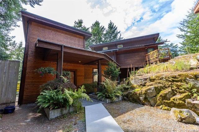 1 of 60 - 2737 Anchor Way, Pender Island, BC