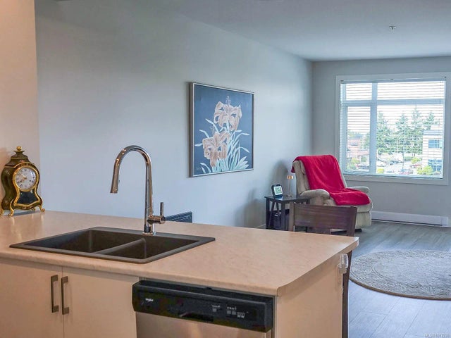 2 of 20 - 6544 Metral Dr 204, Nanaimo, BC