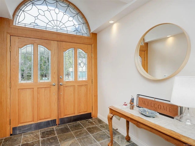 2 of 44 - 3914 Gibson Crt, Saanich, BC