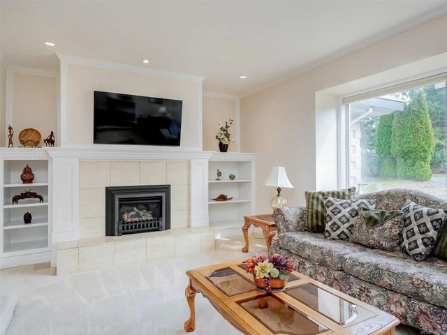 3 of 44 - 3914 Gibson Crt, Saanich, BC