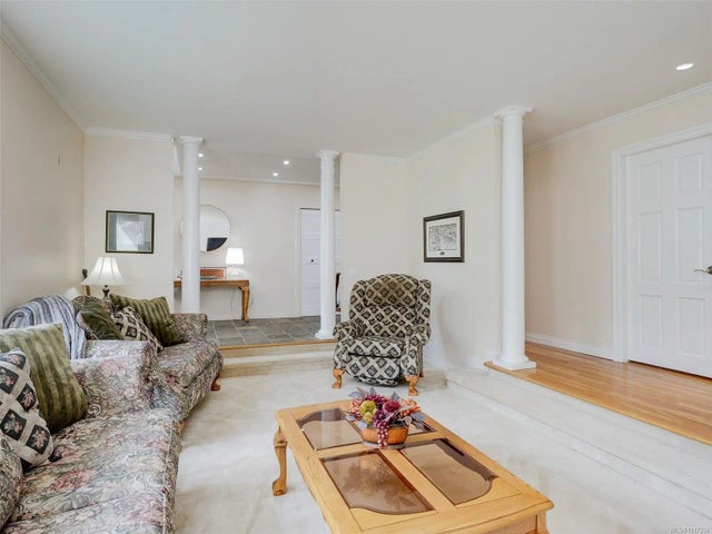 5 of 44 - 3914 Gibson Crt, Saanich, BC