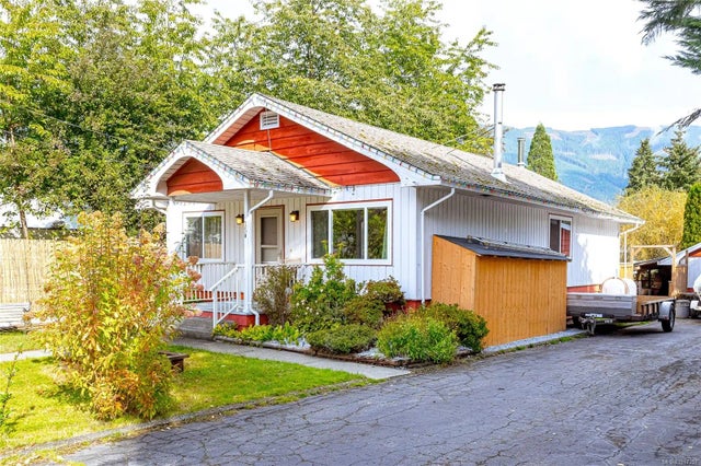 2 of 52 - 15 King George St N, Lake Cowichan, BC