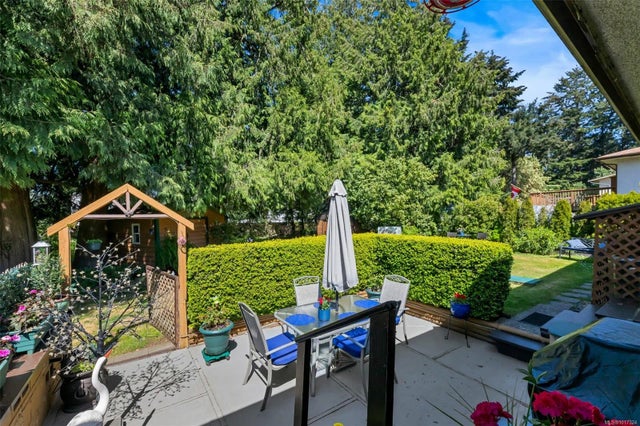 1 of 37 - 1028 Jenkins Ave, Langford, BC