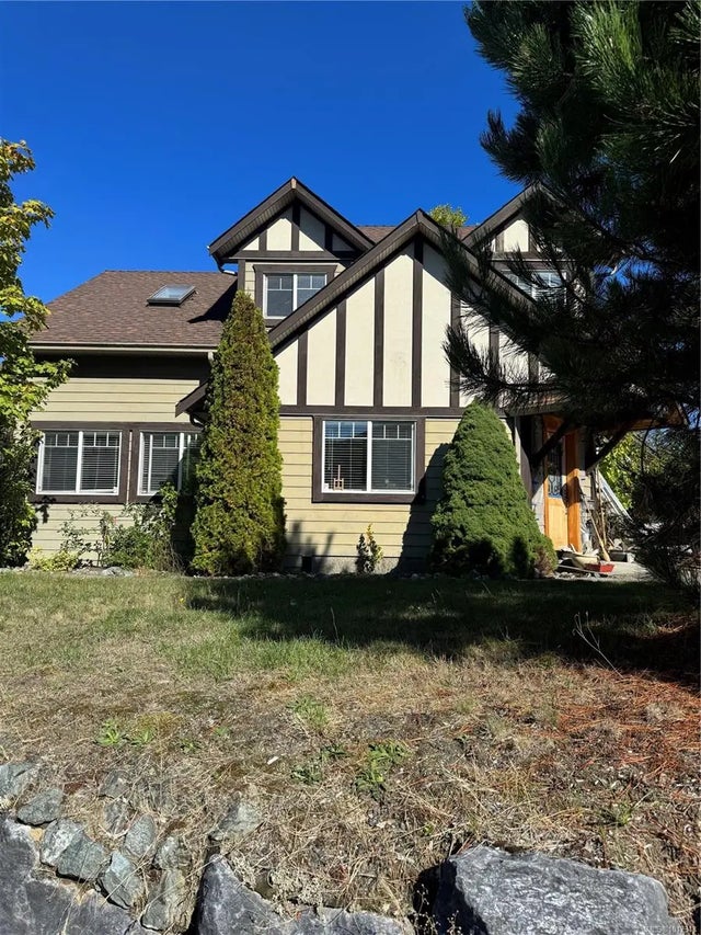 1 of 3 - 6003 Stonehaven Dr, Duncan, BC