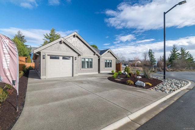 1 of 28 - 200 Acacia St, Parksville, BC