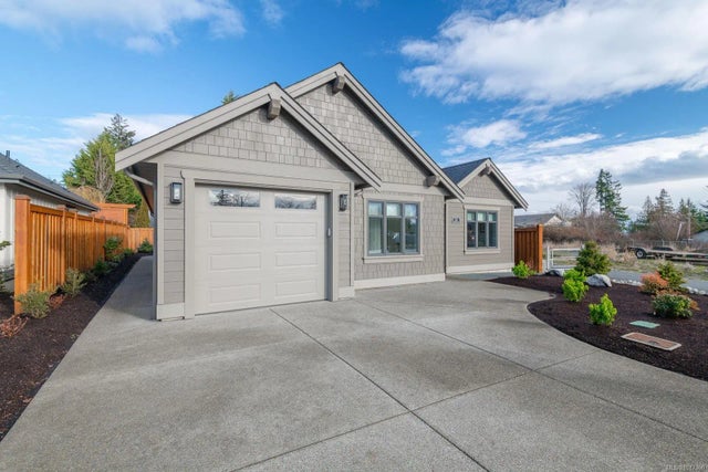 1 of 24 - 570 Rainbow Way, Parksville, BC