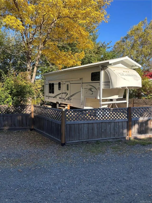 1 of 27 - 2650 Turnbull Rd F14, Qualicum Beach, BC