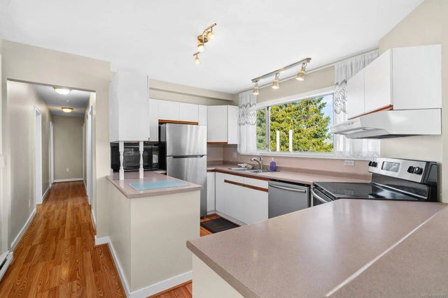 5 of 38 - 195 Moss Ave, Parksville, BC