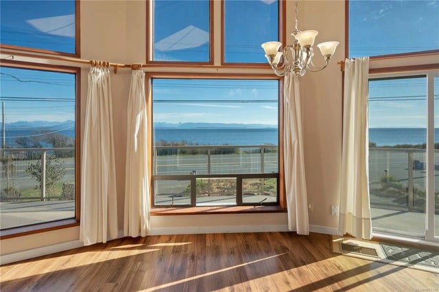 1 of 48 - 2946 Island Hwy S, Campbell River, BC