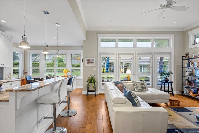 2 of 49 - 5251 Island Hwy W 42, Qualicum Beach, BC