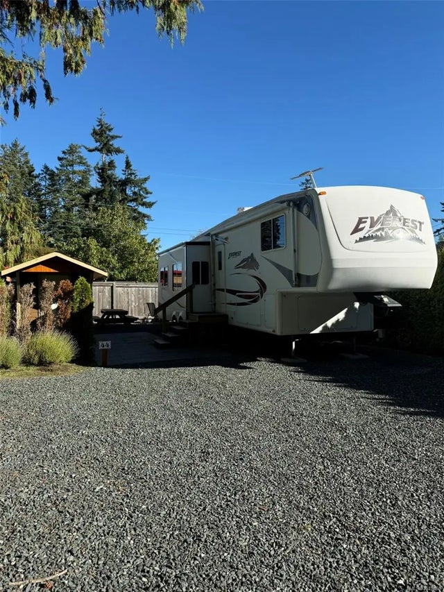 2 of 26 - 6050 Island Hwy 44, Qualicum Beach, BC