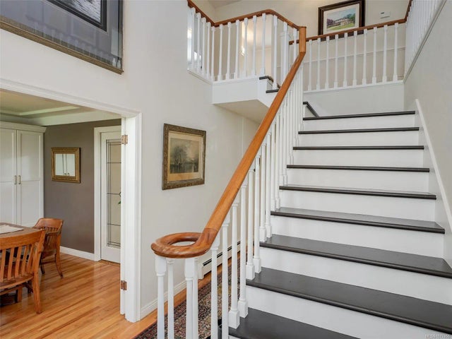 4 of 46 - 3381 Woodburn Ave, Oak Bay, BC