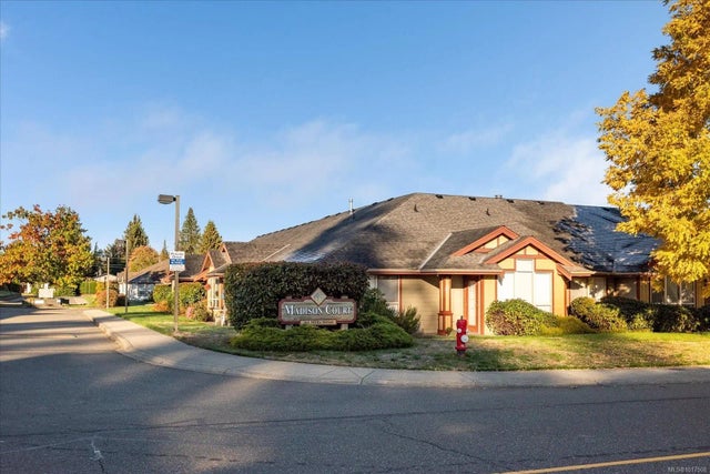 2 of 26 - 261 Mills St 703, Parksville, BC