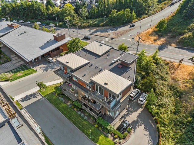 1 of 27 - 100 Presley Pl 202, View Royal, BC