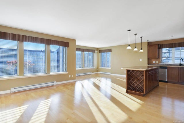 5 of 35 - 1705 Comox Ave 203, Comox, BC