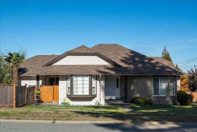1 of 47 - 800 Colonia Dr, Ladysmith, BC