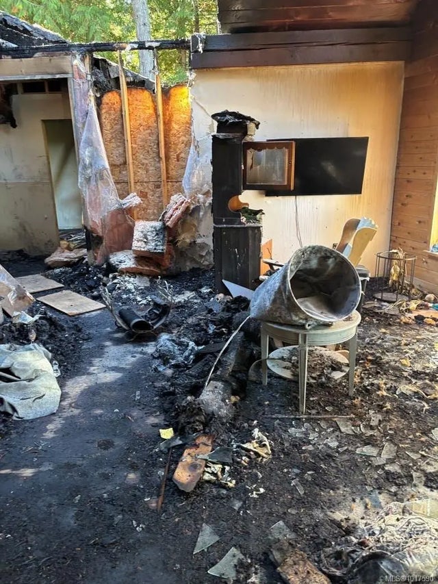 2 of 10 - 720 Spider Lake Rd, Qualicum Beach, BC