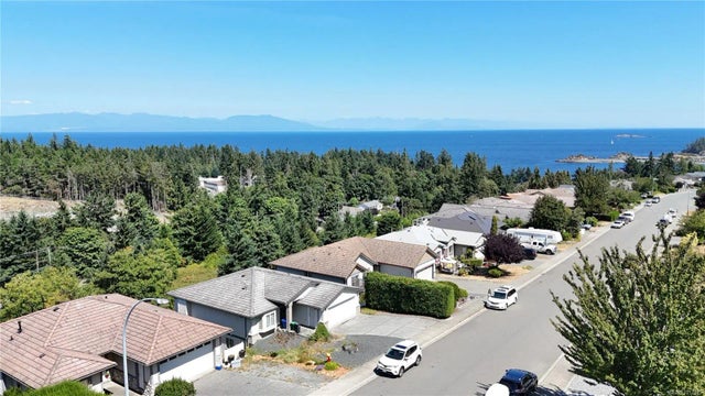 1 of 40 - 4124 Gulfview Dr, Nanaimo, BC