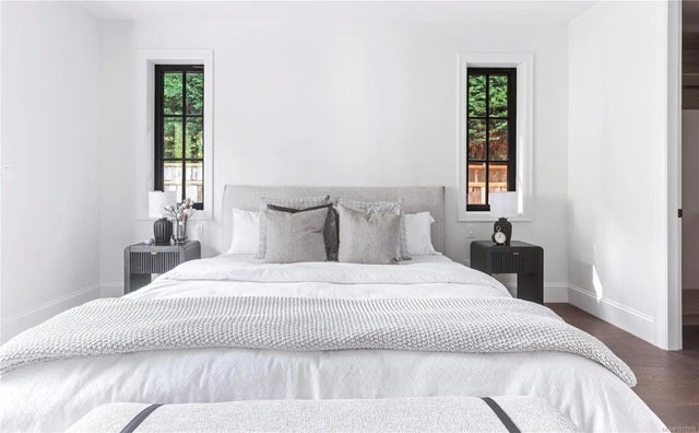 3 of 49 - 2189 Beaverbrooke St, Oak Bay, BC