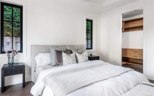 4 of 49 - 2189 Beaverbrooke St, Oak Bay, BC