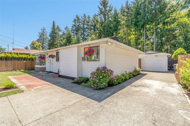 3 of 45 - 6421 Portsmouth Rd, Nanaimo, BC