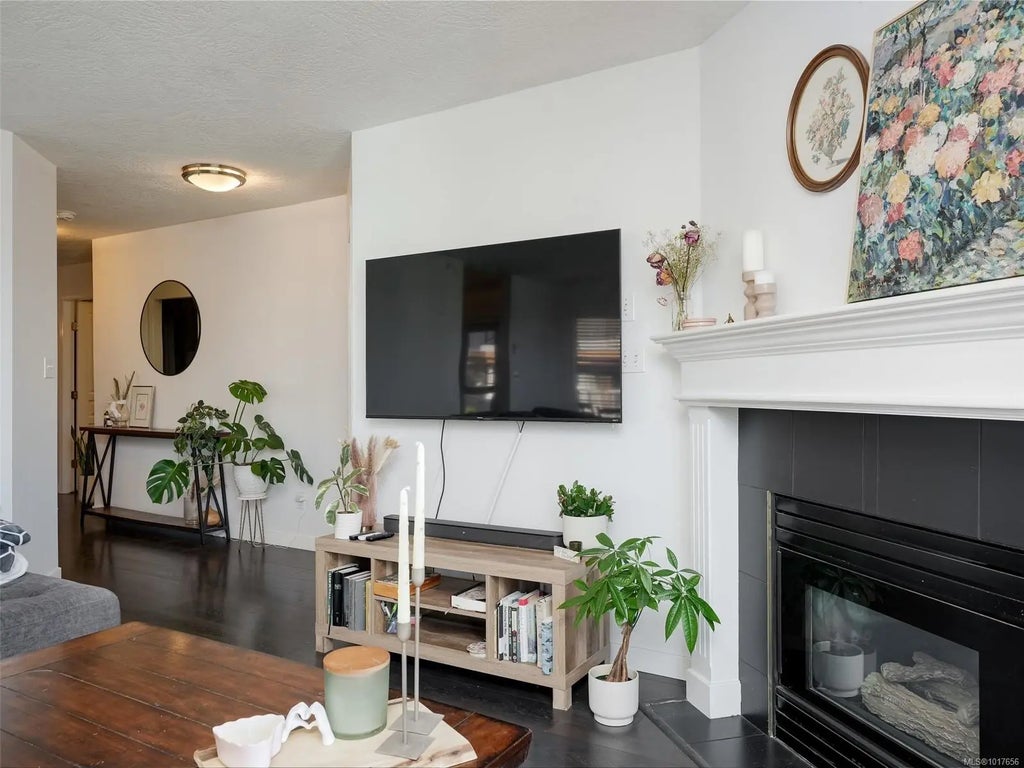 490 Marsett Pl 410, Saanich