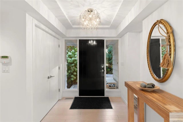 5 of 50 - 2623 Queenswood Dr, Saanich, BC