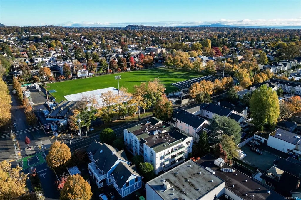 1007 Caledonia Ave 302, Victoria