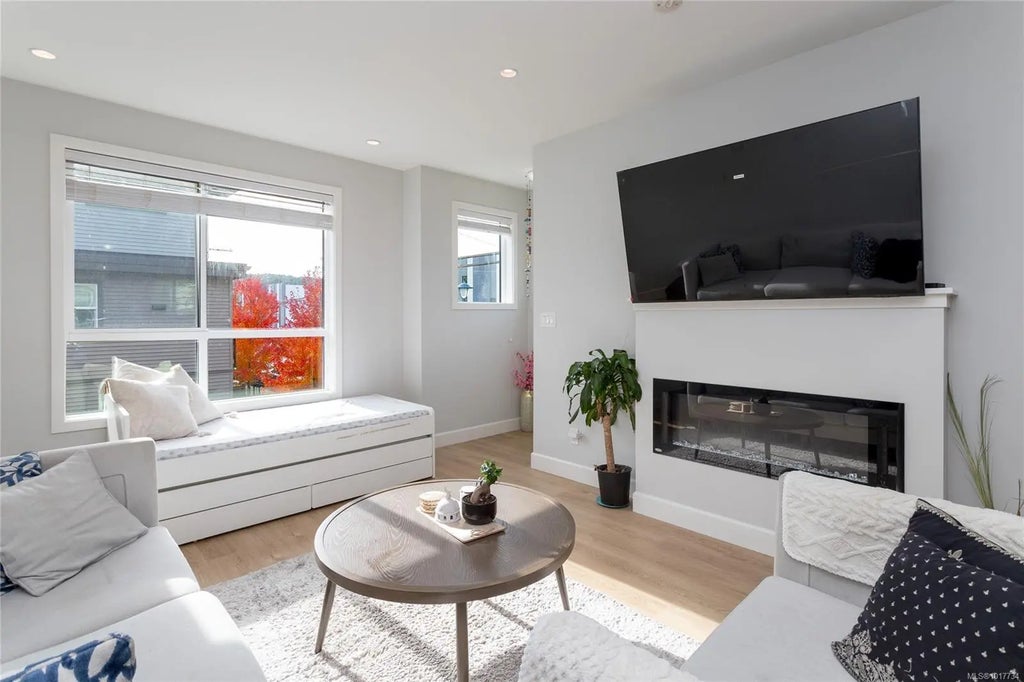 3351 Luxton Rd 1201, Langford