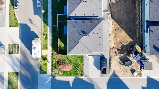 3 of 28 - 631 Eighth St, Nanaimo, BC