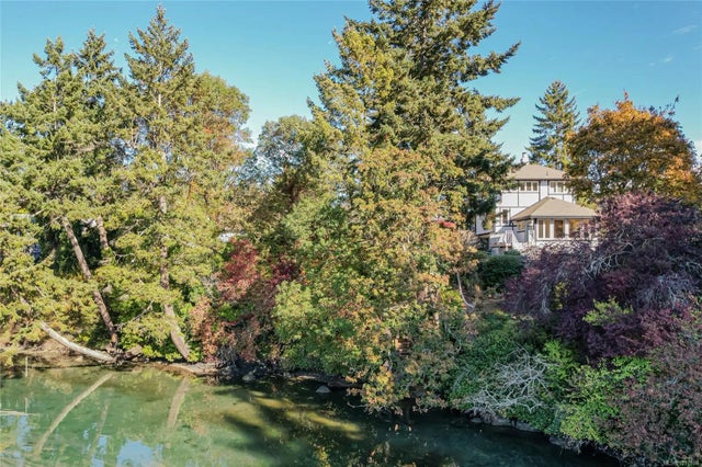 2 of 60 - 7 Governors Point Rd, View Royal, BC