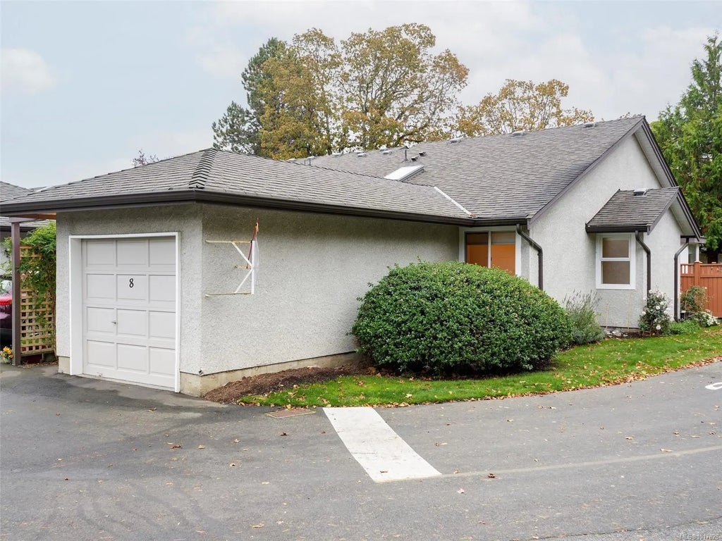 2070 Amelia Ave 8, Sidney