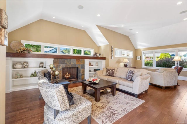 3 of 69 - 689 Abernathy Pl, Parksville, BC