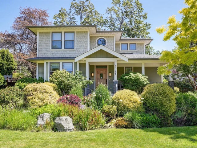 1 of 62 - 3215 Henderson Rd, Oak Bay, BC